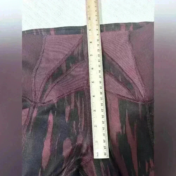 Lululemon Exquisite Crop in Bordeaux Animal Print Drama Size 6 - Picture 8 of 12